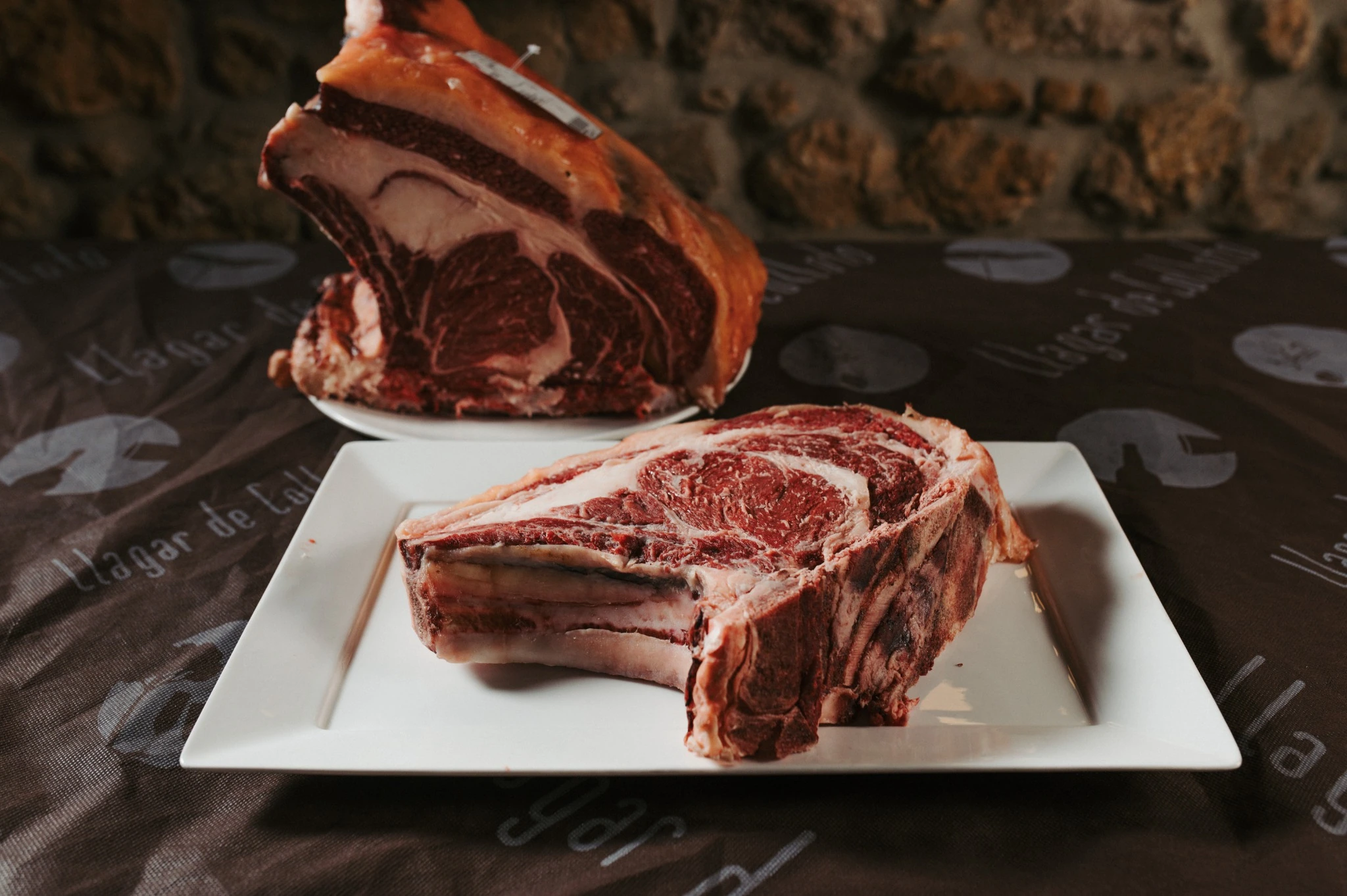 Chuletón preparado para la parrilla · Llagar de Colloto