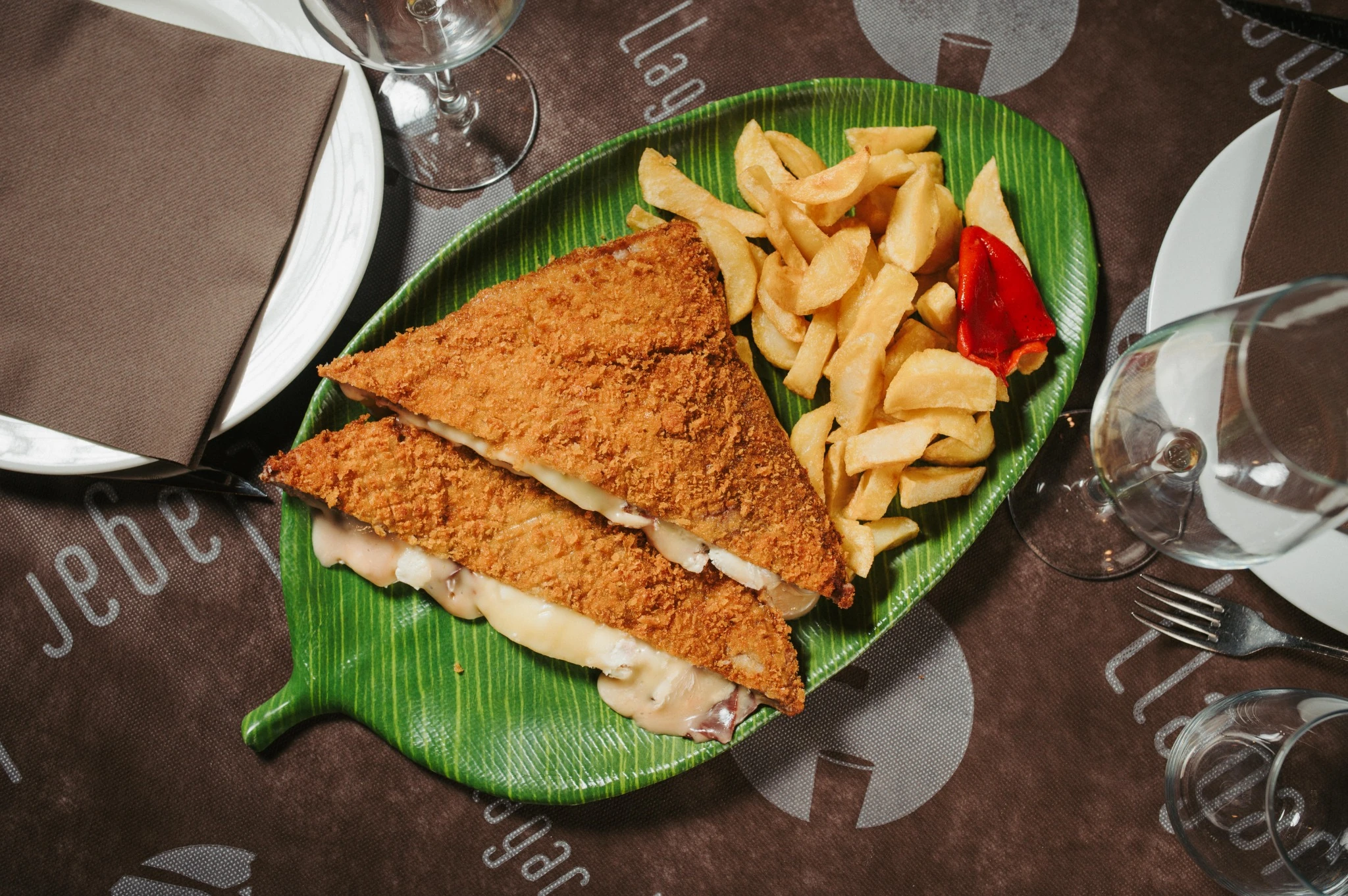 Cachopo con patatas · Llagar de Colloto
